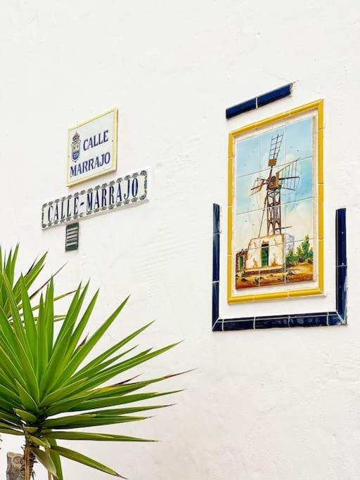 Oceano Azul Luminoso 50 Metros Del Mar En Centro Corralejo Exterior foto